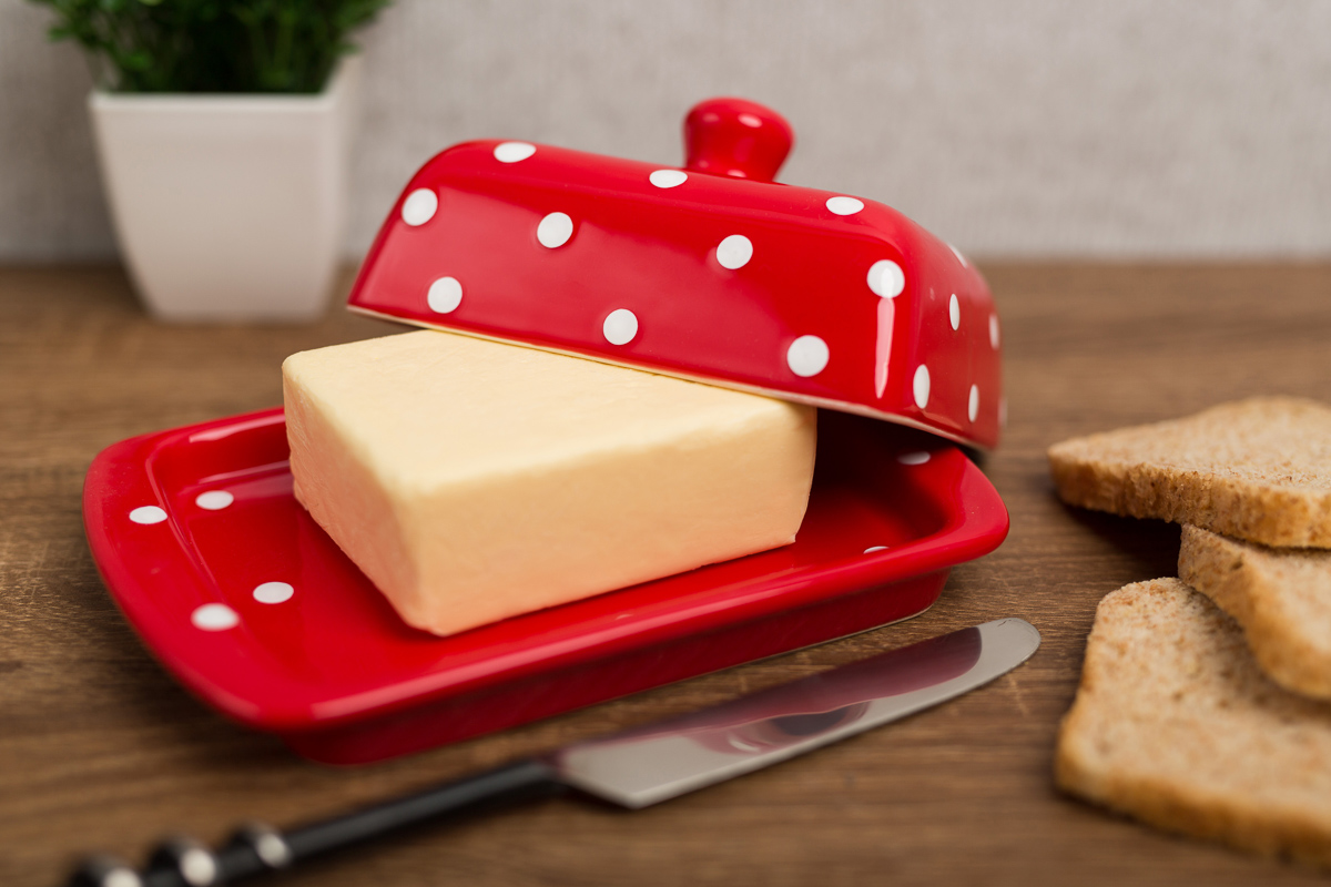 red-and-white-polka-dot-butter-dish2
